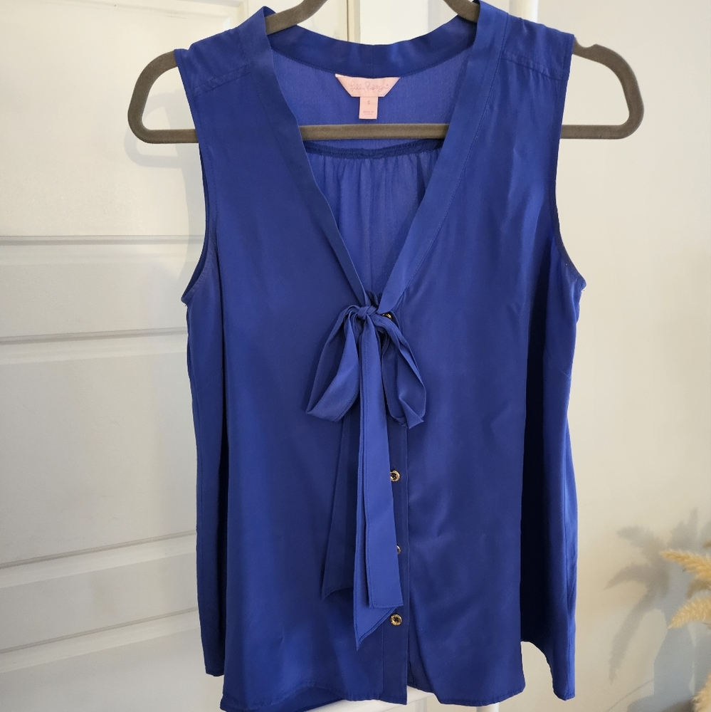 Lilly Pulitzer blue dahlia silk sleeveless tie neck top
